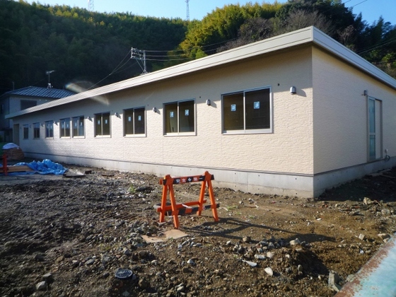 静岡市葵区で木造平屋、介護施設の外壁と屋根工事を施工しております。